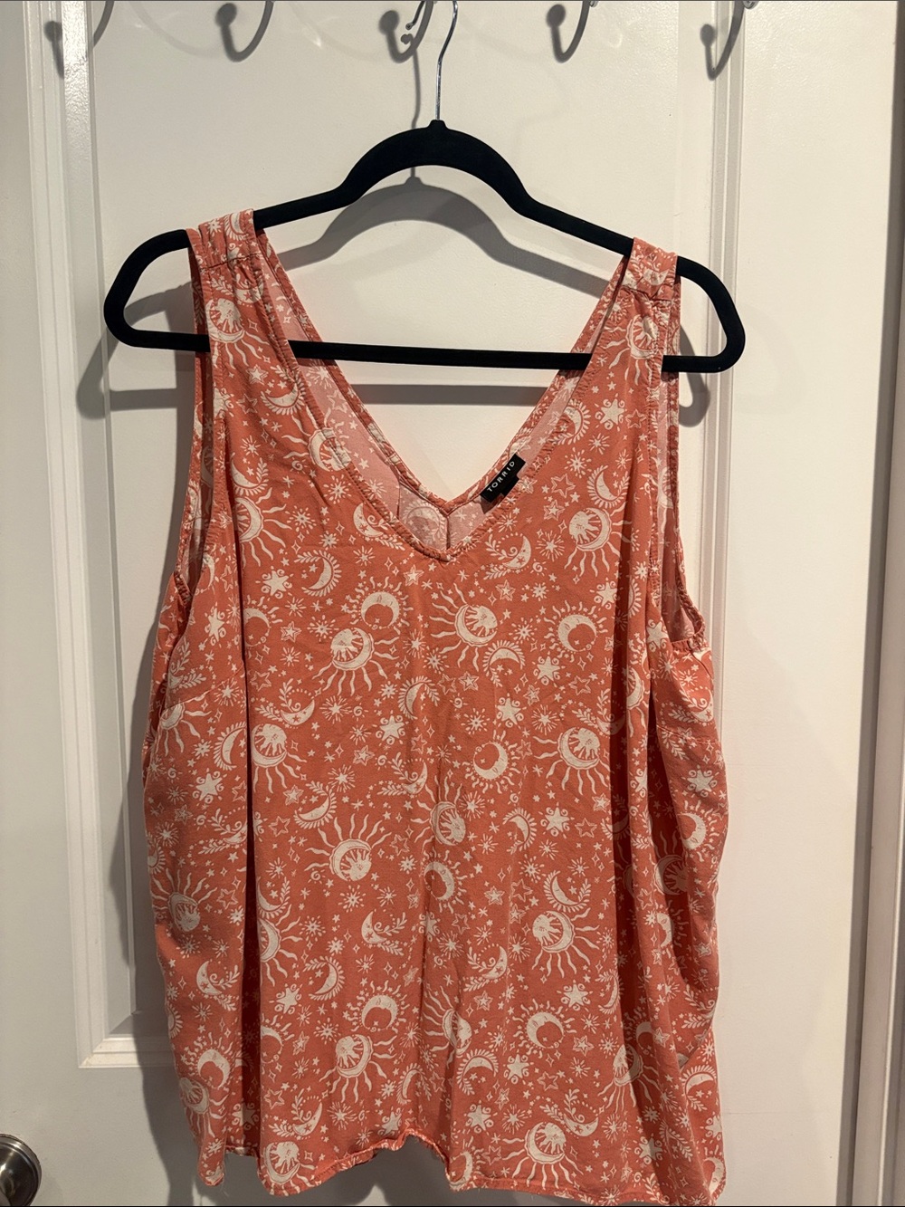Torrid Challis  Sleeveless V-Neck Women's Top in Coral Sun & Moon Print